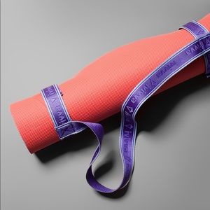 ivivva/lululemon rein your mat strap